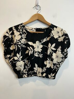 New Collection Floral Cropped Short Sleeve Top Black Cream
